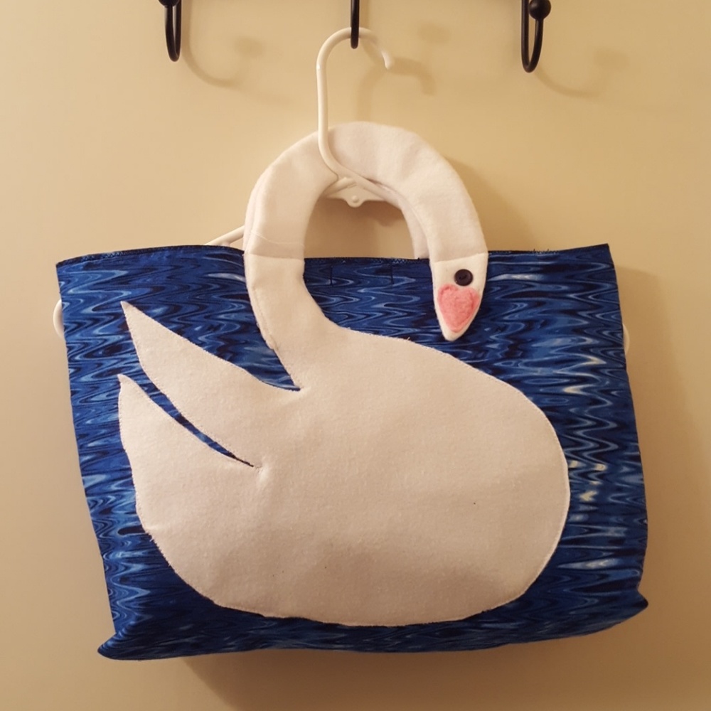 Fabric swan handbag.